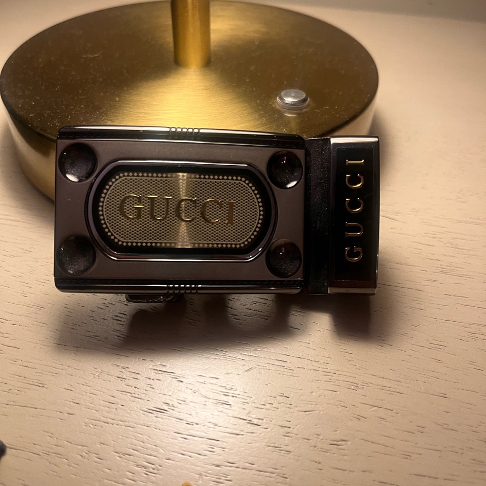 Gucci Black and Gold Belt Buckle